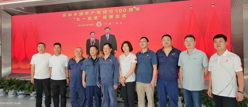 KY开元(集团)_ky（中国）
刘景凤拜访“七一勋章”获得者艾爱国
